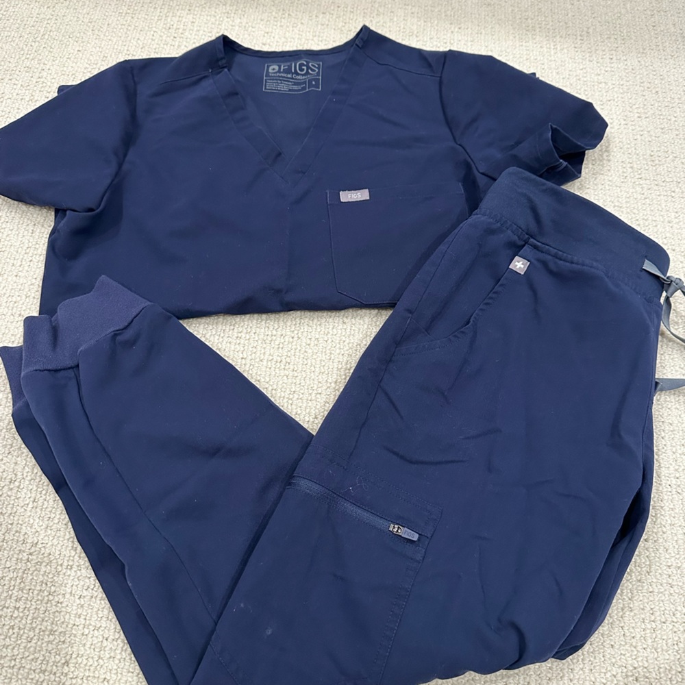 Gently used Navy FIGS scrub set
